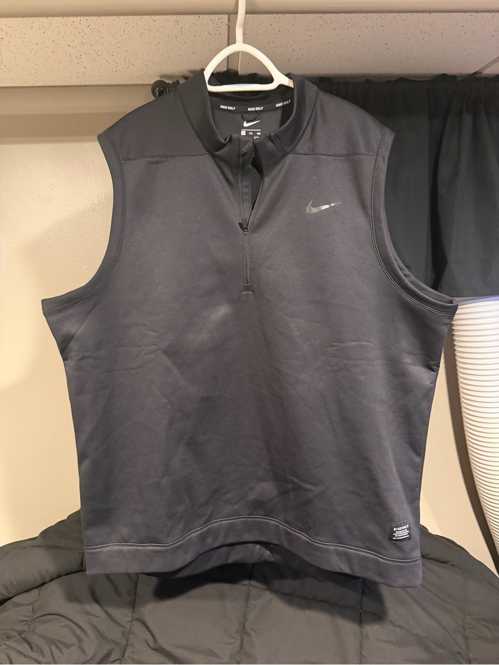 Nike Men’s Black Sleeveless Quarter-Zip Vest